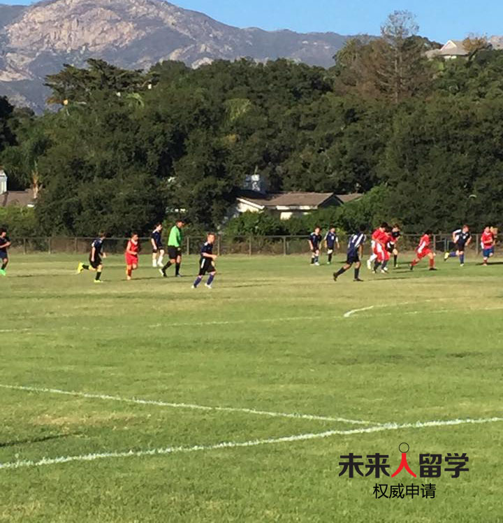 布兰卡学校(Laguna Blanca School)成立于1933年,位于加州圣巴巴拉市。学校作为地区一所顶级私立名校,现拥有两个校区,61%以上的教师拥有硕士或博士学历,从2008年至今,有近百名