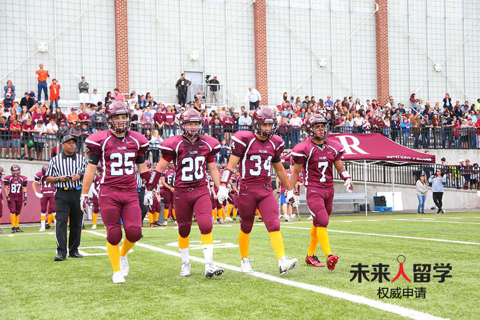 利弗代尔学校（Riverdale Country School）成立于1907年，拥有将近110年办学历史，学校不仅是NYSAIS成员，同时拥有NAIS和AISAP认证，是常春藤大学的预备学校之一。