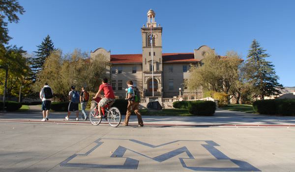 科罗拉多矿业学院 (州内) Colorado School of Mines (in-state) :毕业生20年后平均总收入831000美元