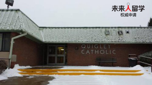 奎格利天主教高中（Quigley Catholic High School）成立于1967年。学校获得美国中部协会和国家天主教会教育协会认证，是一所不断成长的、天主教大学预备的、男女合校的优秀中学。