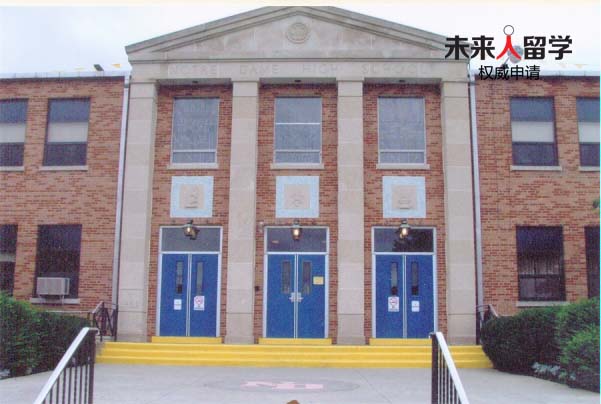 圣母高中成立于1956年,位于宾州Easton,是一所私立制天主教学校。该校成立于1956年,该校提供9年级至12年级的课程,是当地规模较大的一所中学。