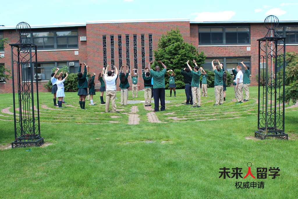 罗塞尔天主高中（Roselle Catholic High School）成立于1959年，位于新泽西州Roselle。学校提供大学预备制教学，课程设置非常丰富，充分满足孩子的多样选择。