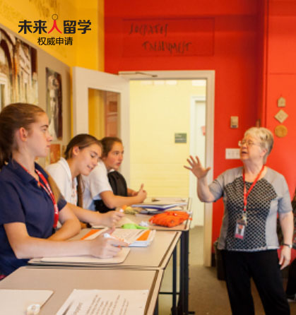 新教堂高中成立于1876年,位于宾夕法尼亚州布莱恩艾辛。学校面积200英亩,有8所大楼。学校由宾夕法尼亚教育部批准的私立学校,该地区有着良好的教育、文化氛围,普遍的教育水准较高。