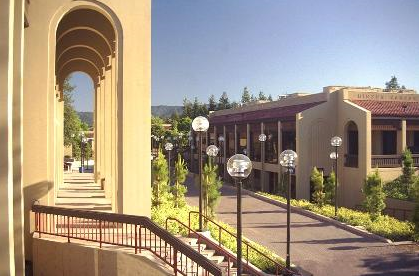 高考失利 高三优秀生如何实现加州大学洛杉矶分校(UCLA)梦|福德希尔德安萨社区大学(Foothill De Anza College)