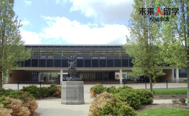 卡尼文教会高中(Bishop Canevin High School)成立于1959年,位于宾州匹兹堡市。学校获得美国中部协会与美国天主教教育协会认证。专业敬业的教师团队和一流的硬件设施为每一位在校生提供高质量的教育服务。
