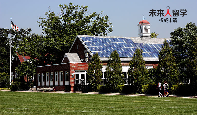 利弗代尔学校（Riverdale Country School）成立于1907年，拥有将近110年办学历史，学校不仅是NYSAIS成员，同时拥有NAIS和AISAP认证，是常春藤大学的预备学校之一。