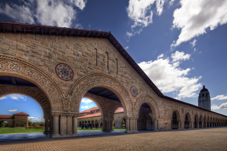 斯坦福大学 Stanford University:毕业生20年后平均总收入809700美元