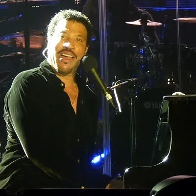 Lionel Richie/Tuskagee University 莱昂内尔·里奇，美国塔斯基吉大学